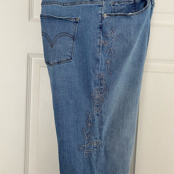 Jeans - Picture 1 of 1